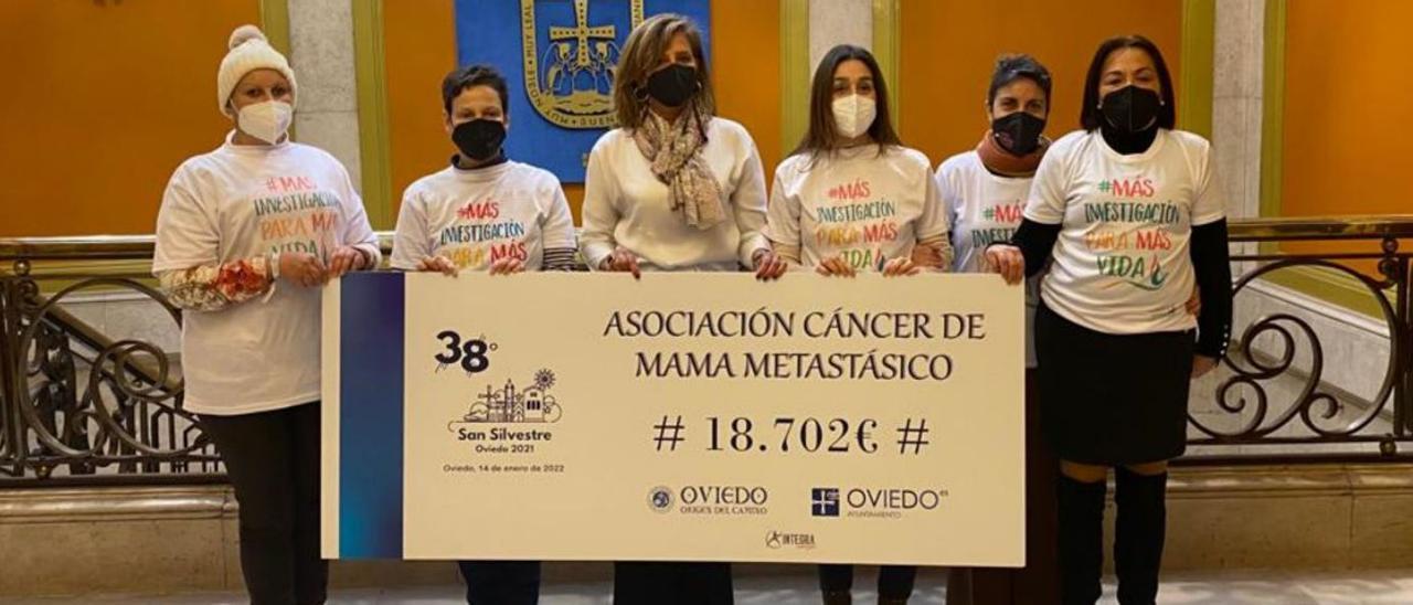 La San Silvestre contribuye a la lucha contra el cáncer de mama | LNE