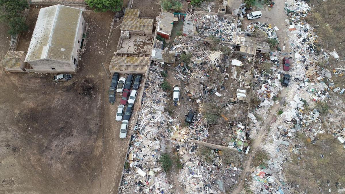 Imagen aérea de la superficie cubierta por los desechos acumulados durante años. | DM