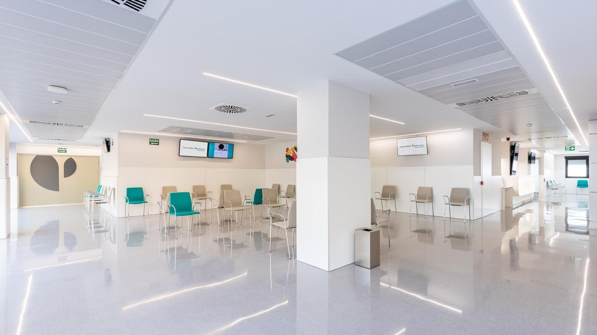 Sala de espera del del nuevo Centro Médico Quirónsalud Mercado de Colón