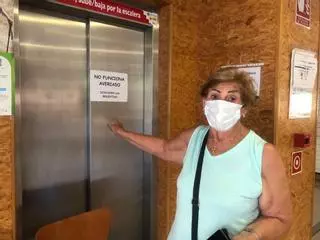 Sin ascensor en un ambulatorio de Mérida: "Nos toman la tensión en las escaleras"