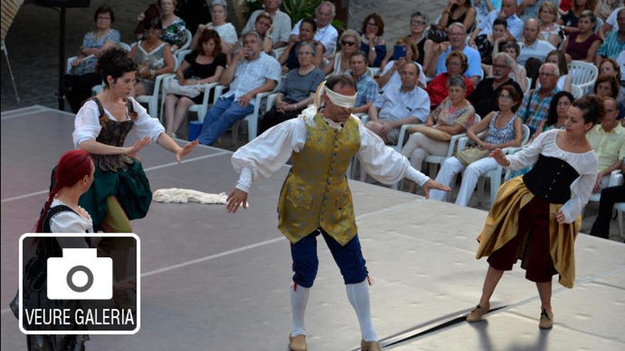 Imatges de la representació a la plaça Gran de Peralada.