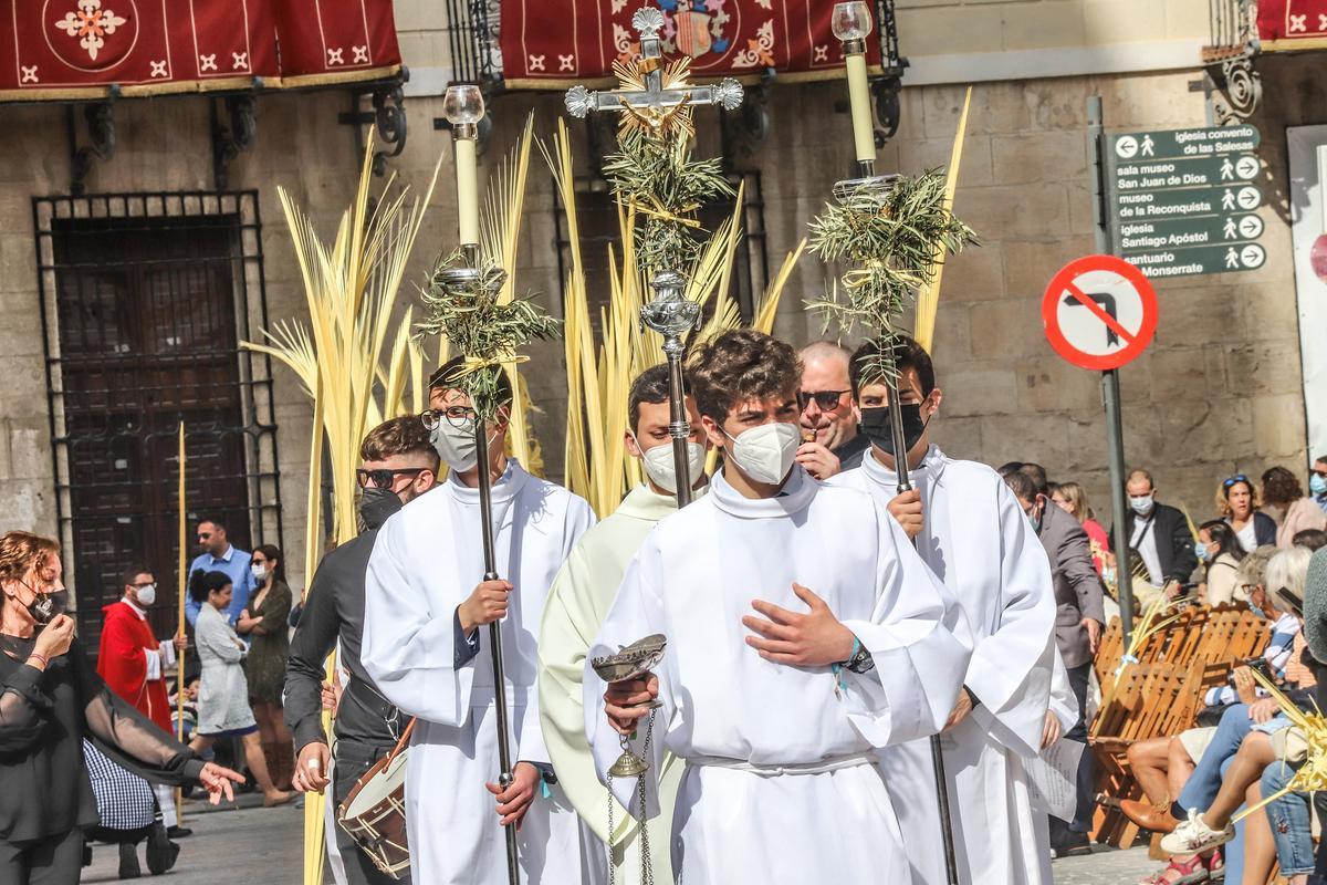 El obispo Munilla preside la procesión de las Palmas en Orihuela