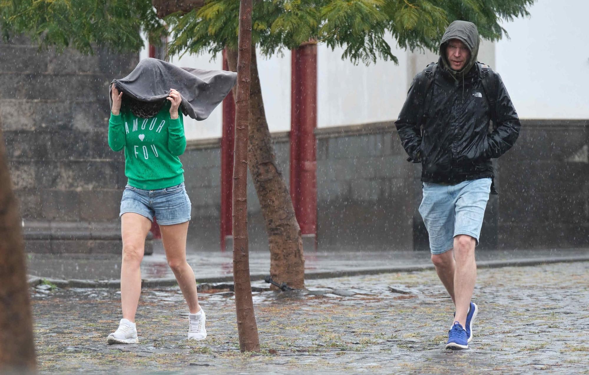 La DANA deja lluvias torrenciales y decenas de incidencias en Canarias este sábado