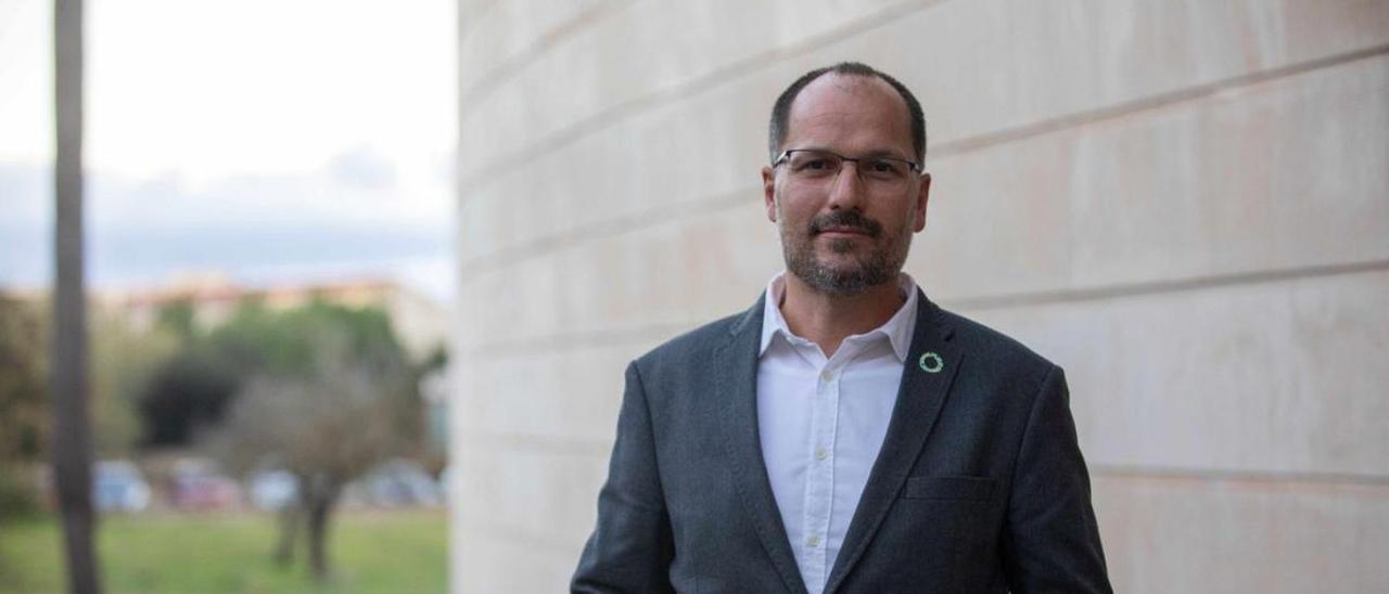 El presidente de EAPN en Balears, Xavier Torrens, en el asamblea de la organización en la UIB.