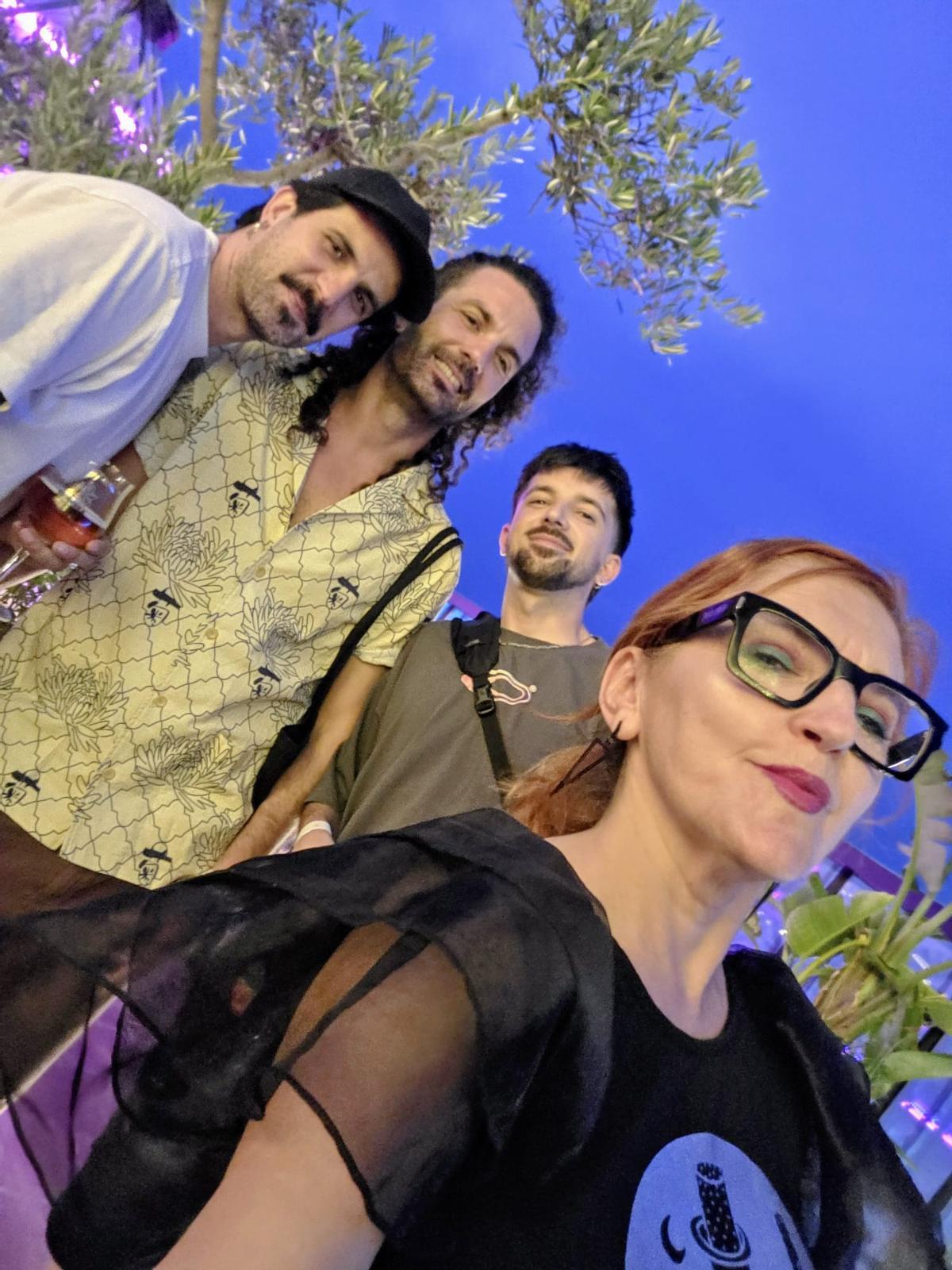 Sol con Pablo del Puerto, Alex Pachón y Alberto Guerrero.
