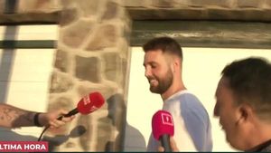 David Rodríguez habla para los medios