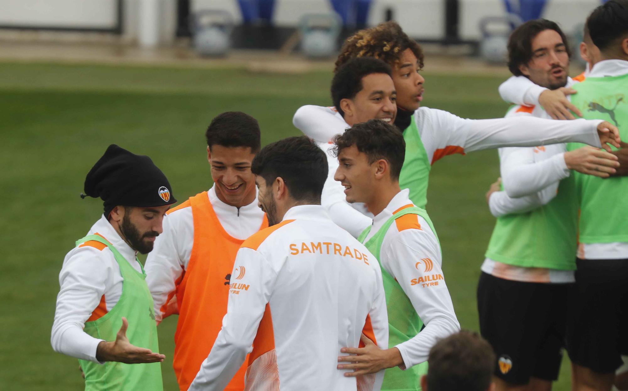 Última sesión antes del partido frente a la Real Sociedad para el Valencia