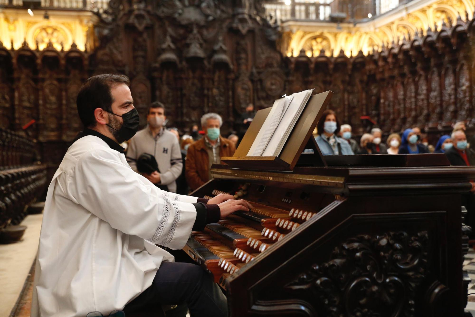 El obispo de Córdoba preside la Misa de Año Nuevo en la catedral