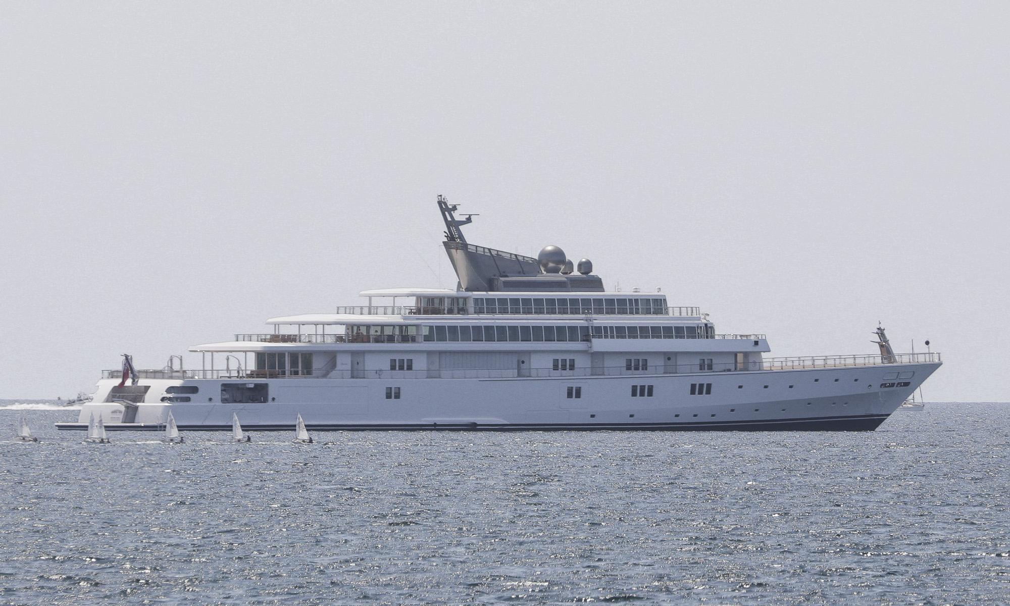 Die Gigayacht "Rising Sun" von David Geffen liegt vor Palma de Mallorca