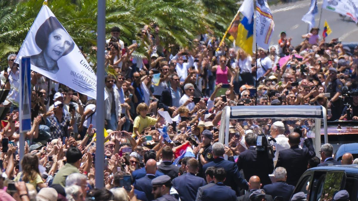 El papa León XIV a su paso por Vegueta