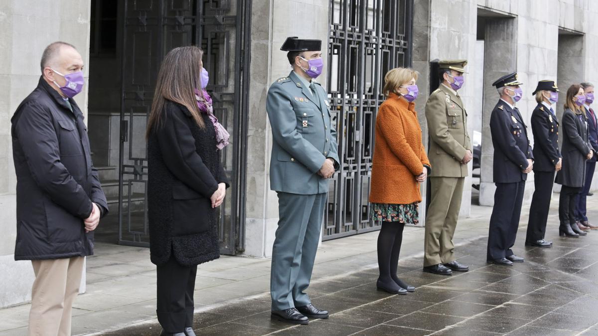 Oviedo y Gijón enmudecen a mediodía para homenajear a las mujeres asesinadas