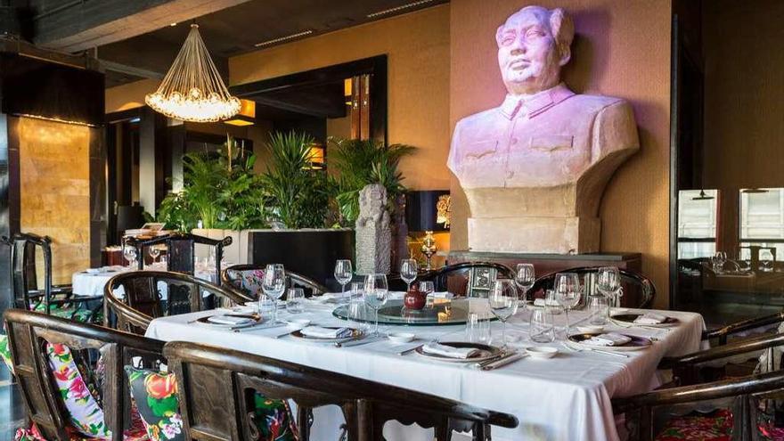 El enorme busto de Mao en el restaurante del Bernabéu.