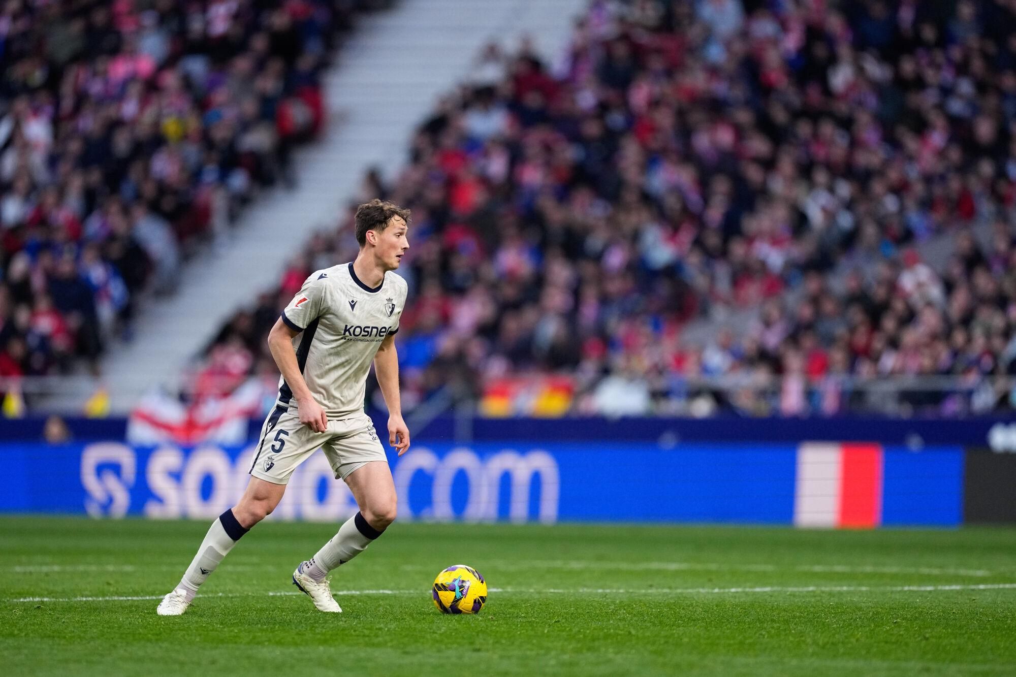 Jorge Herrando of CA Osasuna in action during the Spanish League, LaLiga EA Sports, football match played between Atletico de Madrid and CA Osasuna at Riyadh Air Metropolitano stadium on January 12, 2025, in Madrid, Spain. AFP7 12/01/2025 ONLY FOR USE IN SPAIN. Oscar J. Barroso / AFP7 / Europa Press;2025;SOCCER;SPAIN;SPORT;ZSOCCER;ZSPORT;Atletico de Madrid v CA Osasuna - LaLiga EA Sports;