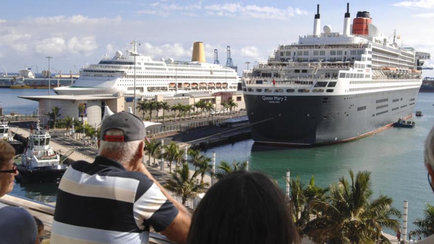 El Queen Mary 2 en el Muelle Santa Catalina.