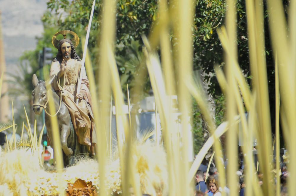 El calor es el gran protagonista en la procesión del Domingo de Ramos en Elche