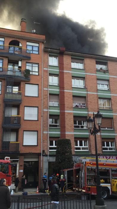 Incendio en un local de Oviedo.