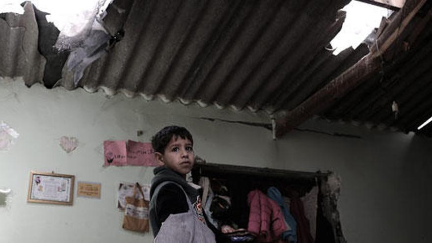 El hermano de los fallecidos en la casa bombardeada.