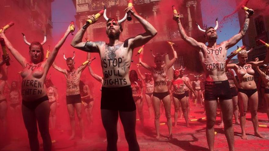 Protesta antitaurina en las vísperas de San Fermín