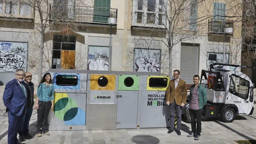 Así son las nuevas plataformas y camiones de la recogida selectiva móvil que comienza hoy.