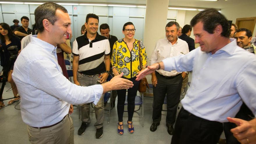 Sánchez y Císcar celebran la consecución de la Presidencia de la Diputación, el 13 de junio en la sede del PP.