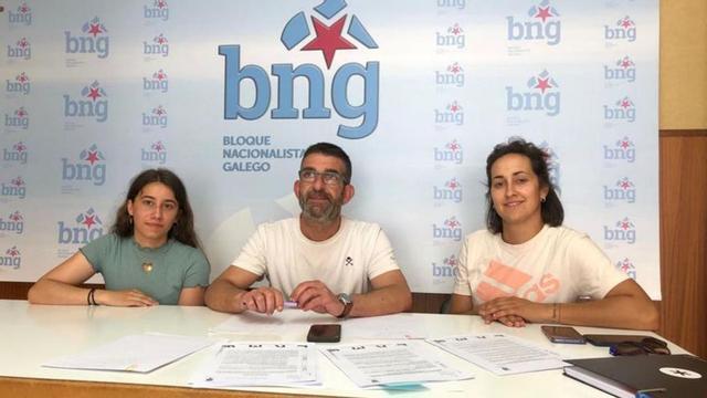 Rocío Donsión, Francisco Vilariño y Ariadna Fernández, ayer, en la sede del BNG. |   // A.L.V.