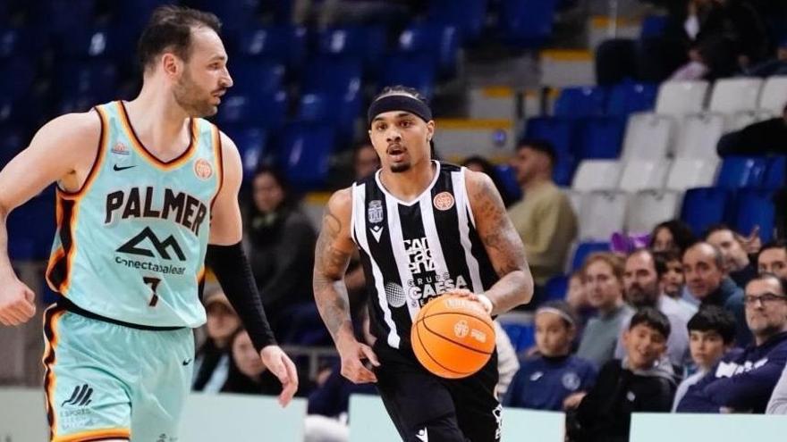 Jordan Davis, del Caesa Cartagena, durante el encuentro.