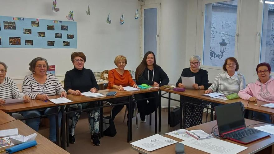 La escuela de adultos de Aguarón cuenta con más de 30 alumnos y alumnas matriculados desde el inicio del curso. | SERVICIO ESPECIAL