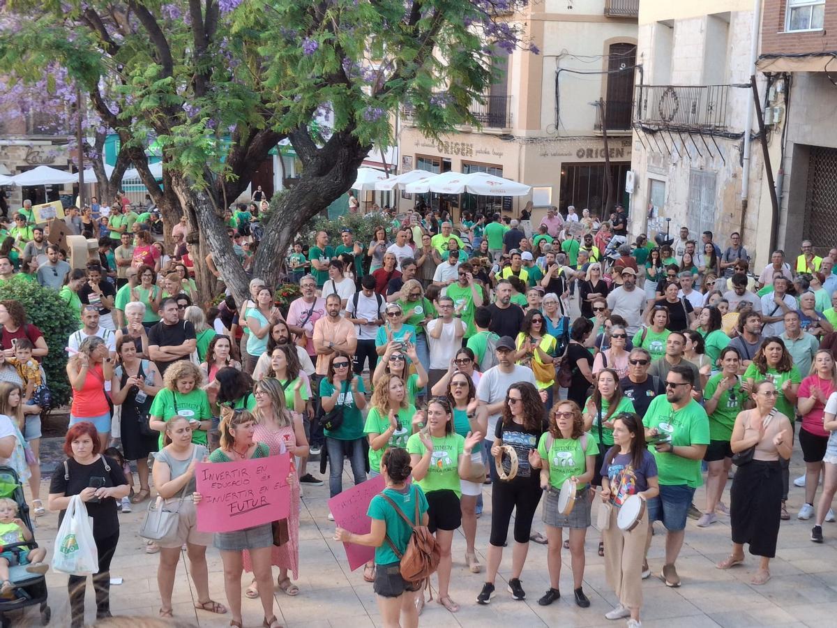 Dénia ha vivido otra masiva manifestación de docentes y familias