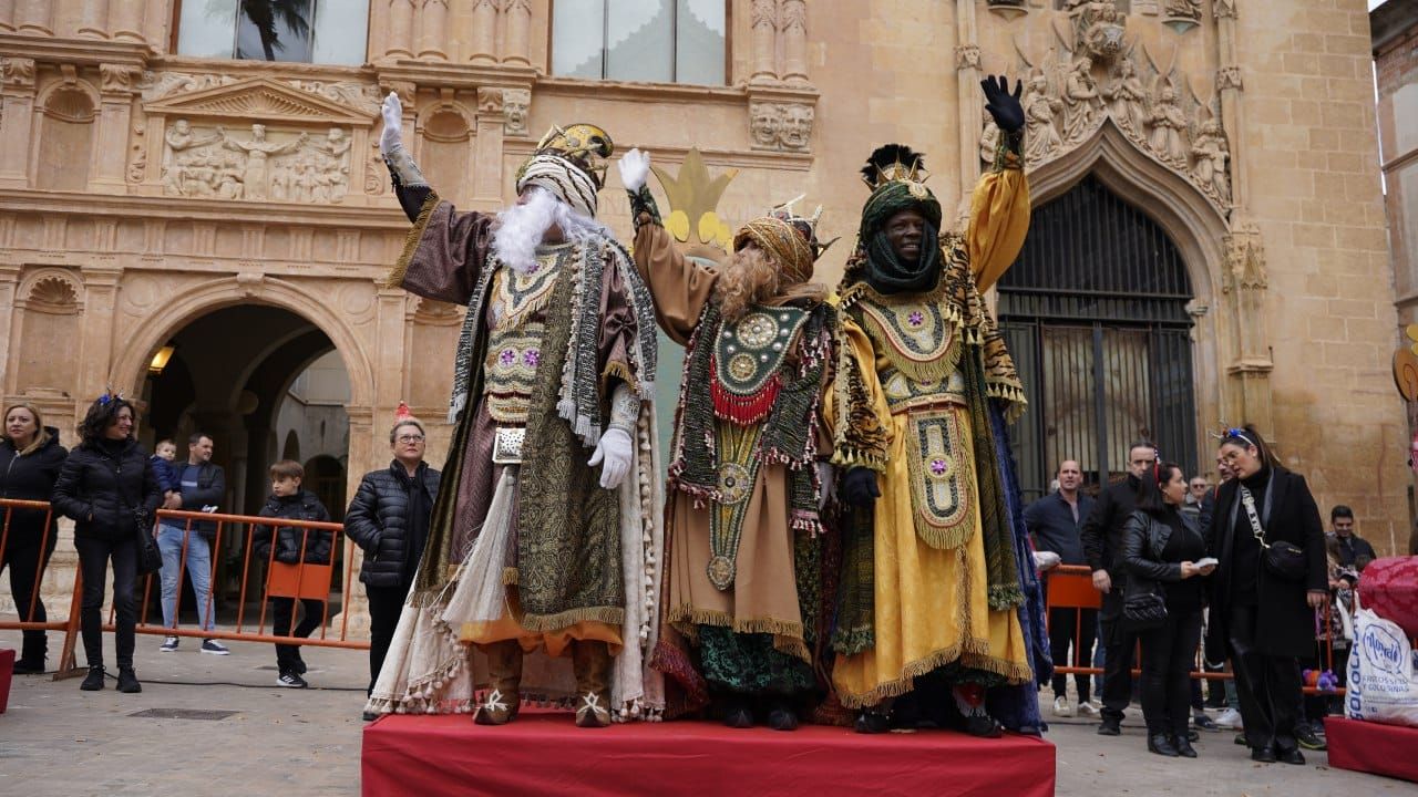 Los Reyes Magos de Oriente llena Xàtiva de ilusión