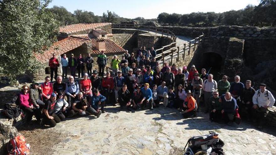 La ruta de riberos tamuja reúne a 70 senderistas