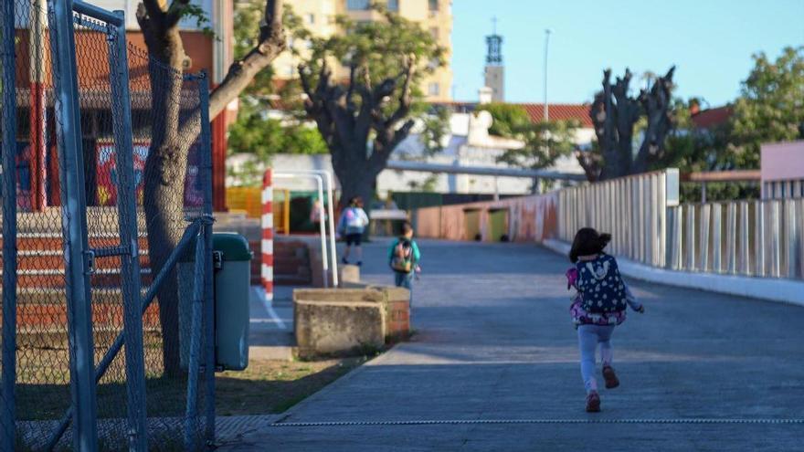 El colegio San José de Calasanz de Badajoz recupera hoy el recreo tras confirmarse que 