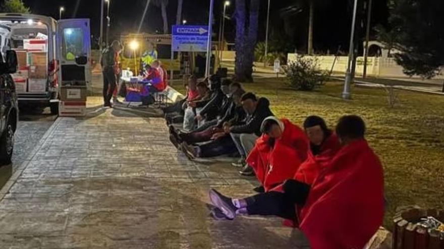 Goteo de pateras: decenas de inmigrantes arriban al litoral de la Región