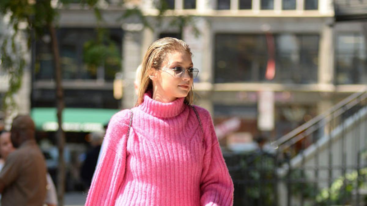 Los originales zapatos con pelo y brillo de Gigi Hadid