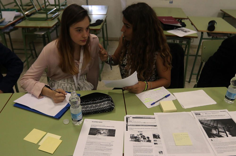 Las imágenes de la primera ronda del Torneo de Debate Escolar de Málaga, que cuenta con el respaldo de La Opinión de Málaga y la colaboración de la Obra Social de La Caixa