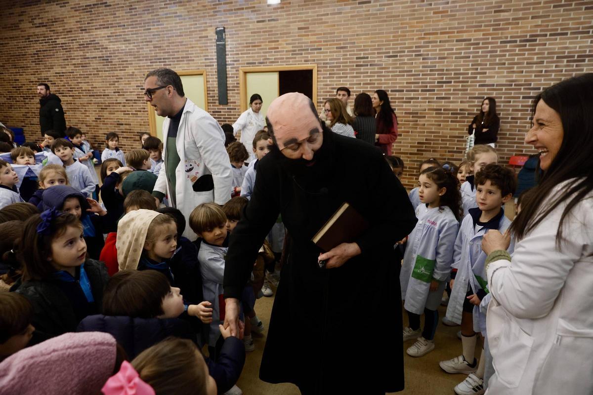 Así disfruta el alumnado del colegio de la Inmaculada de Gijón su "Semana Ignaciana", en imágenes