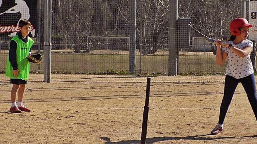 Beisbol formatiu per a alumnes de Cal Gravat i de l&#039;americana Gresol School