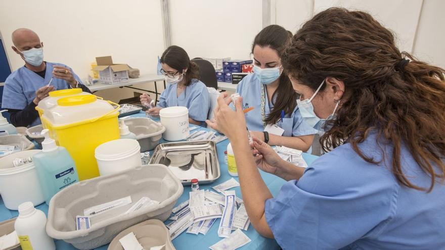 Educación citará a los profesores para completar la vacuna en cuanto acabe el curso