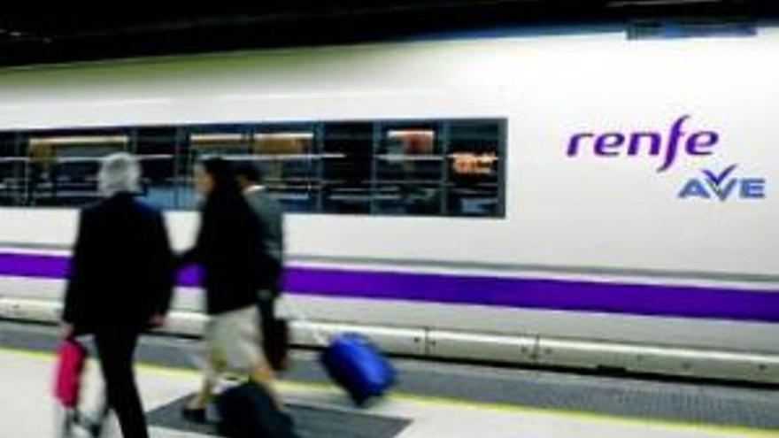 Renfe se fija en los turistas en busca de medio millón de nuevos viajeros