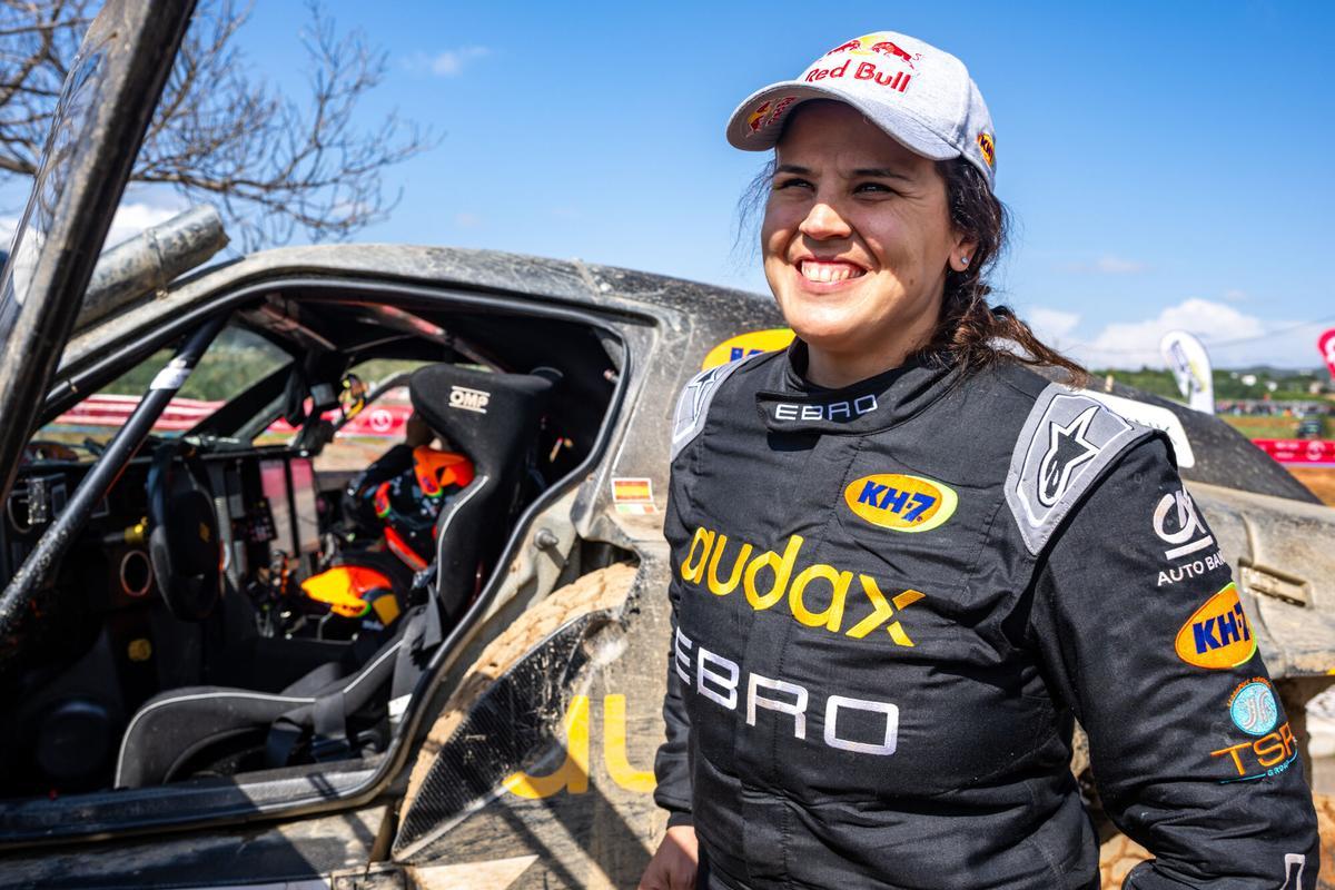 Laia Sanz, contenta tras terminar el Rally de Portugal