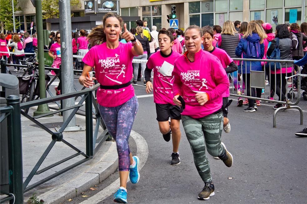 Las imágenes de la marcha y la carrera rosa de Cáceres