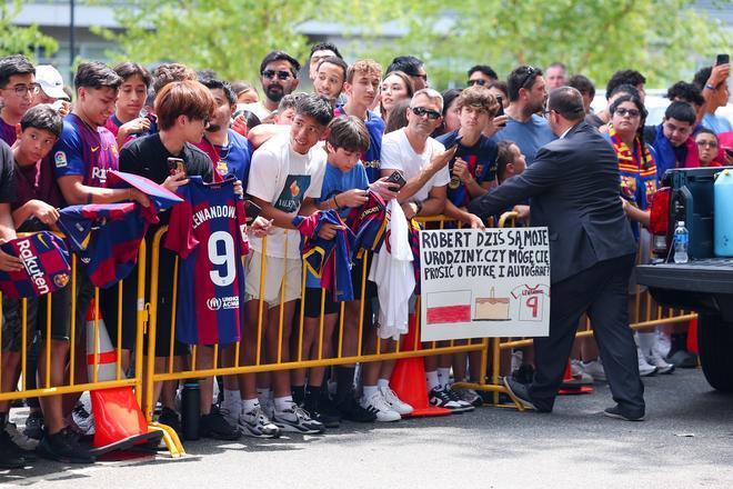 Los jugadores del FC Barcelona llegan a Nueva Jersey, en imágenes.