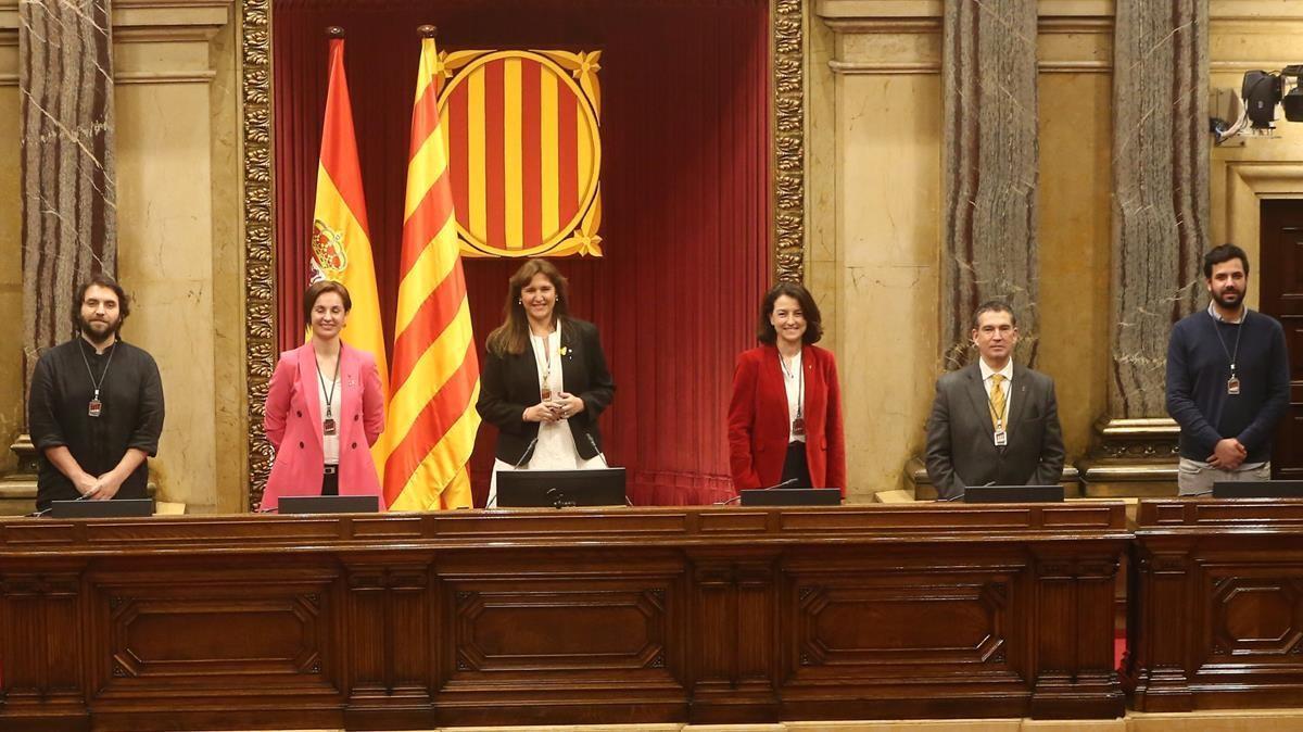 La mesa del Parlament en el hemiciclo. 