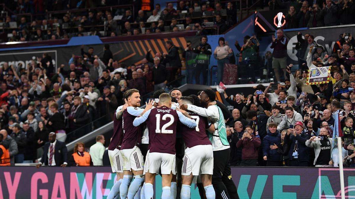 Llegada del Aston Villa a Villa Park