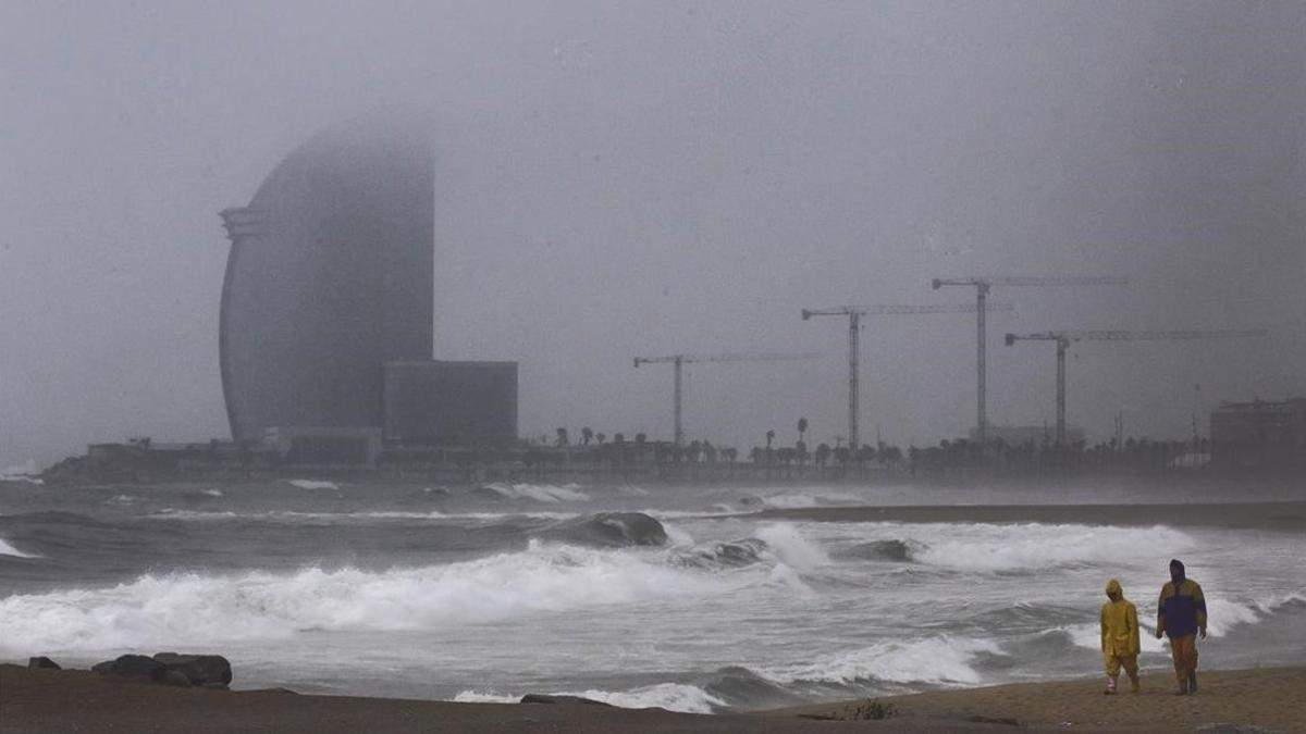 zentauroepp15442836 barcelona   12  03 2011  la lluvia y el temporal de levante 181117122209