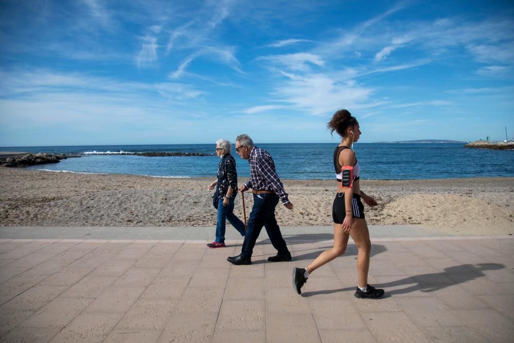 Los mallorquines vuelven a las calles para hacer deporte y pasear