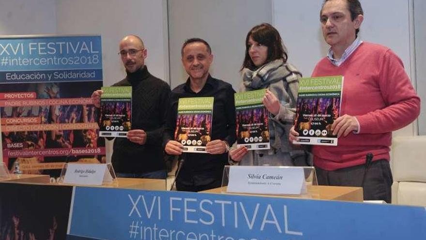 Los participantes en la presentación del festival.