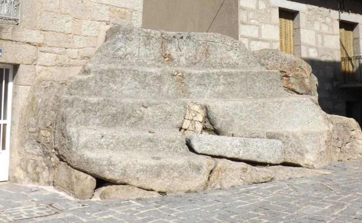 Piedra del Concejo, en la Plaza de la Constitución