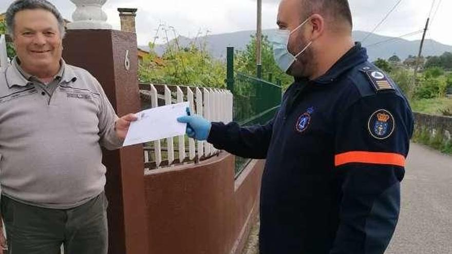 Redondela reparte 50.000 mascarillas casa por casa