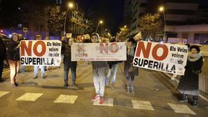 Protesta vecinal contra la supermanzana del Poblenou, el pasado enero.