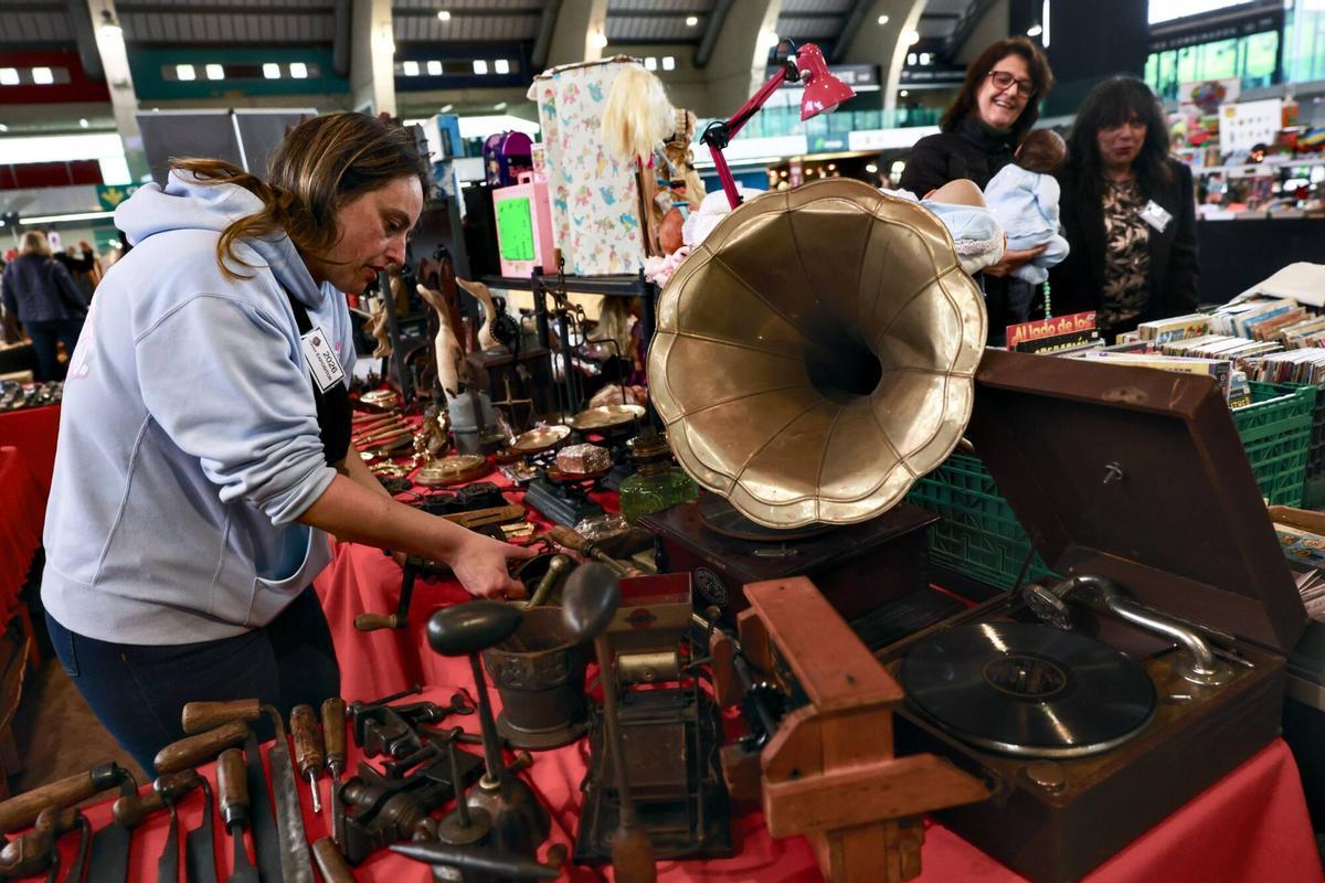 La feria de antigüedades de La Magdalena, en Avilés La feria de antigüedades de La Magdalena, en Avilés